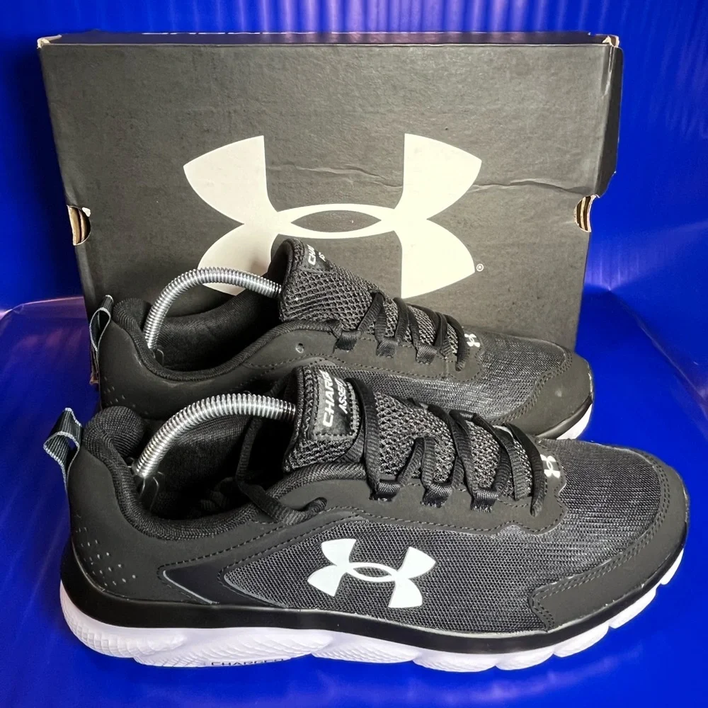 NEW Under Armour Charged Assert 9 Mens Black/White Size 10.5 Wide Fast Shipping - Picture 1 of 5